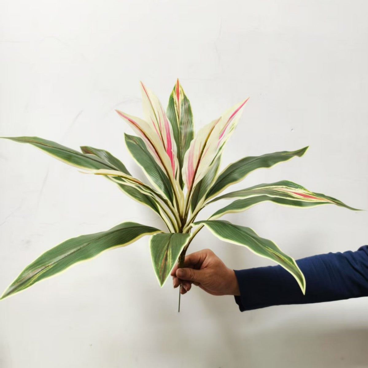 🏡🌿Artificial Red Cordyline Ti Plant – No-Fuss Year-Round Vibrant Foliage!