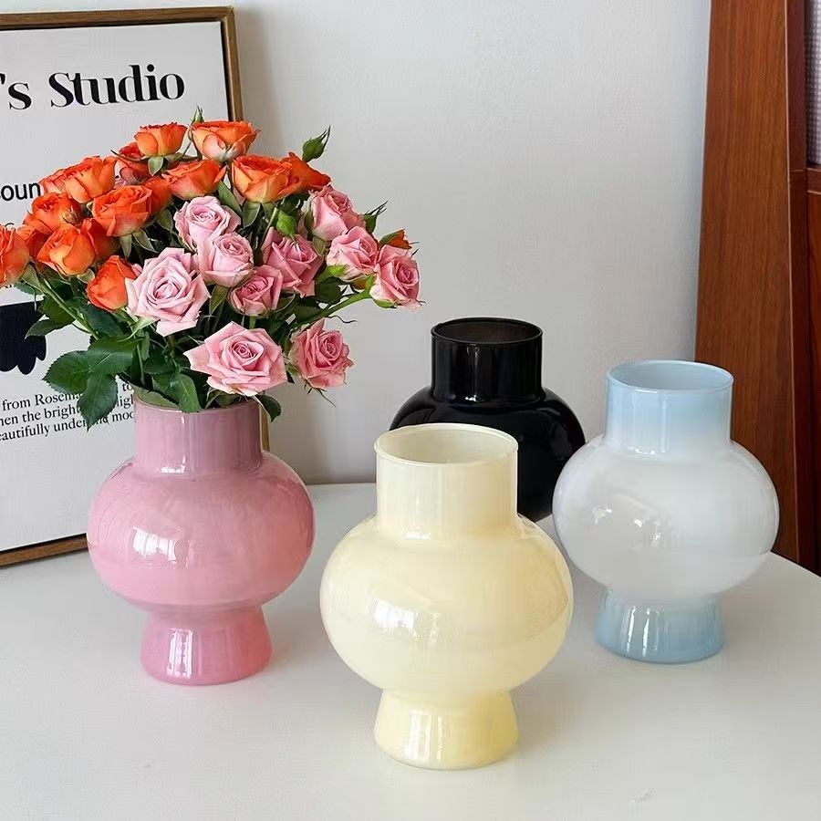 Refreshing and simple small flower vase