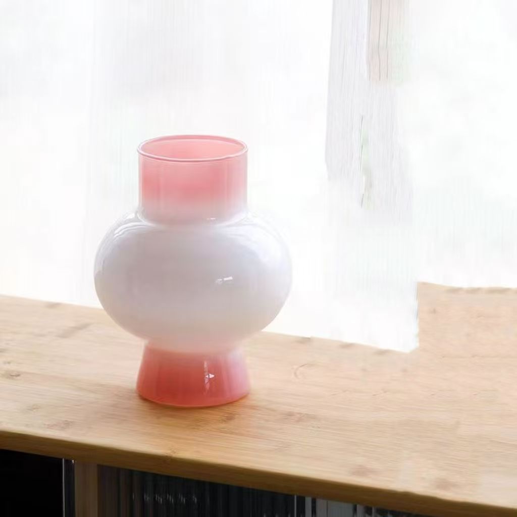 Refreshing and simple small flower vase