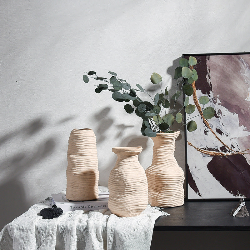 Retro pattern design solid color ceramic vase