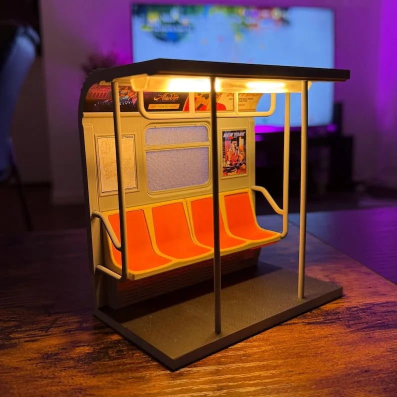 🚇Subway Train Lamp – Includes 3 Interchangeable Posters