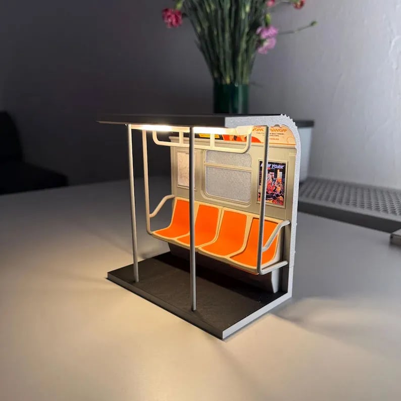 🚇Subway Train Lamp – Includes 3 Interchangeable Posters