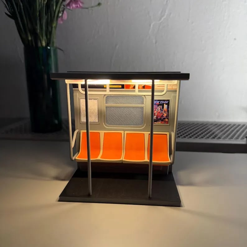 🚇Subway Train Lamp – Includes 3 Interchangeable Posters