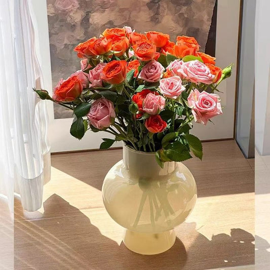 Refreshing and simple small flower vase