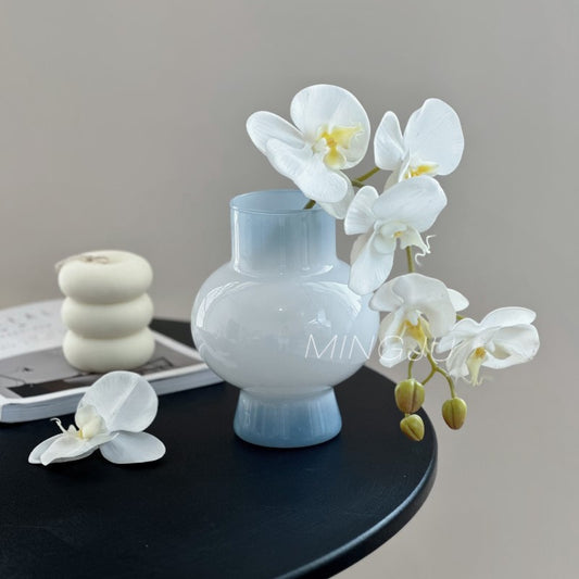Refreshing and simple small flower vase