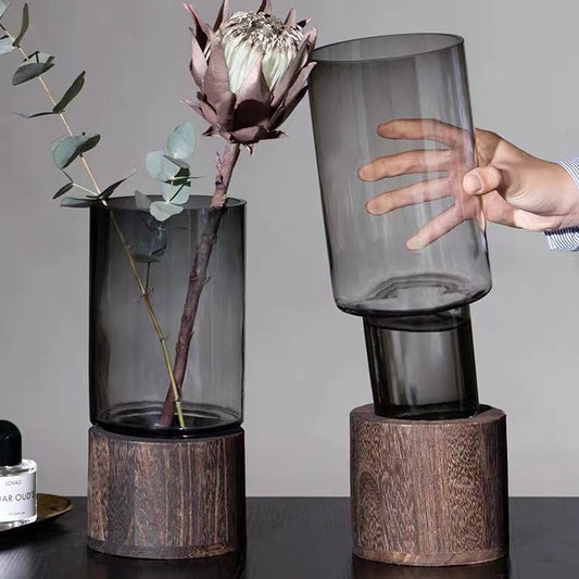 Perfect knot of simplicity and nature Wooden bracket straight glass vase