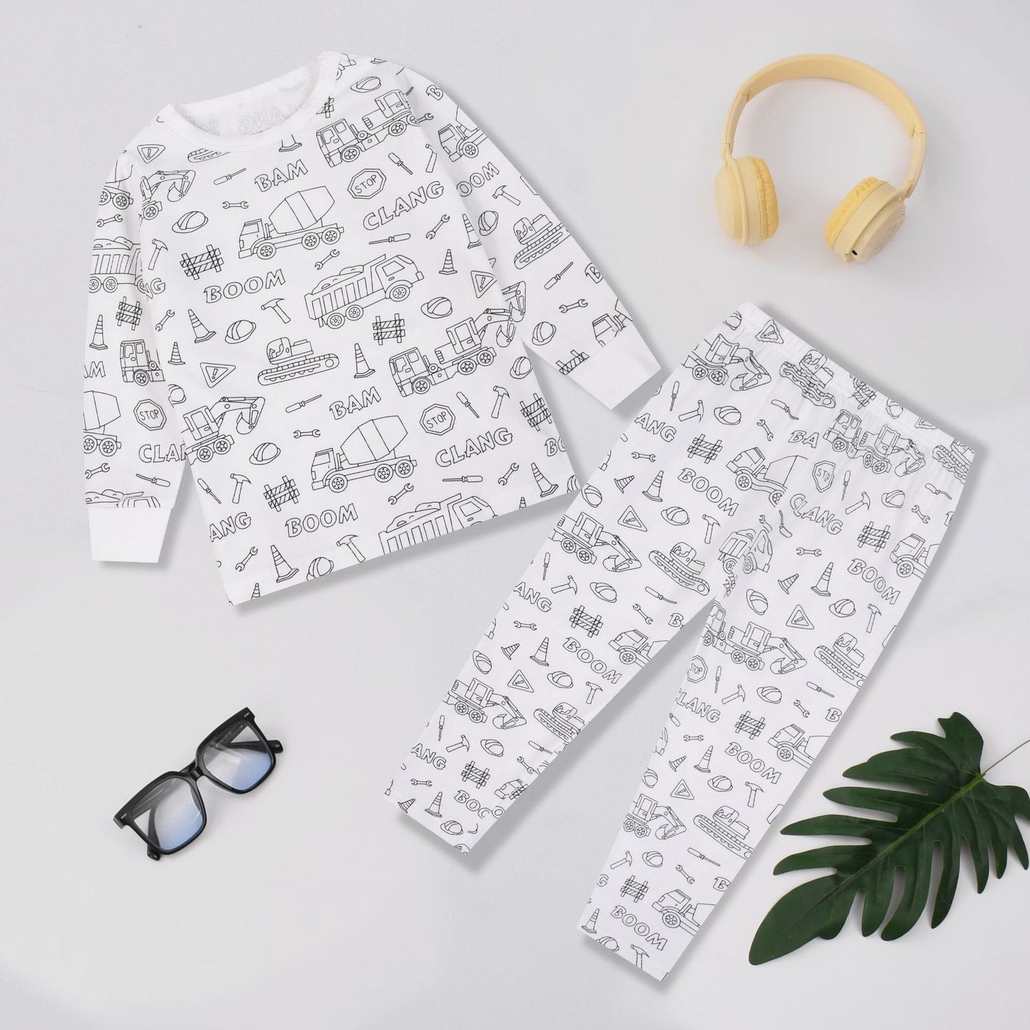 🛏️✨ DIY Cartoon Colorable Pajamas for Kids - Washable Fabric with 10 Non-Toxic Markers for Creative Fun 🎨👧