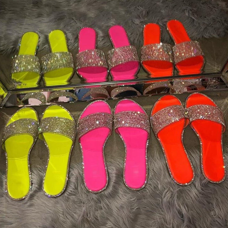 👡✨Women's Sparkling Rhinestone Flat Slide Sandals – Neon Colors, Cushioned Sole & Slip-On Style 💎